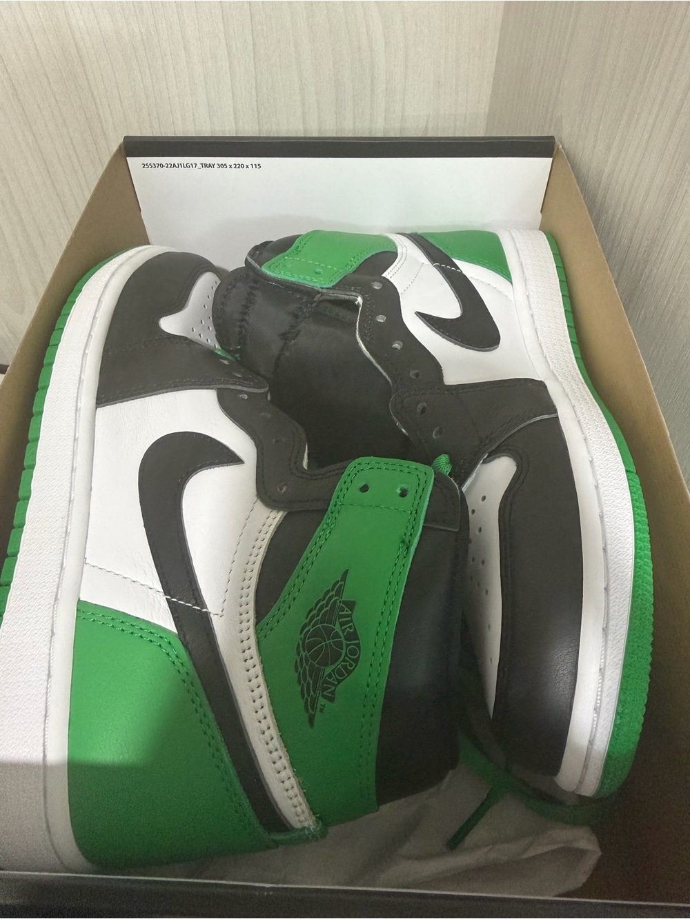 Lucky green 1 Jordan's size 8  men  9.5 in women dead stock brand new